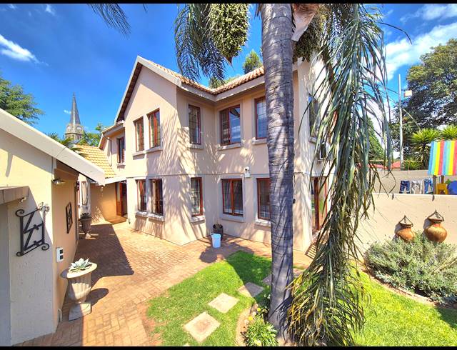 4 BEDROOM VILLA FOR SALE IN DALVIEW